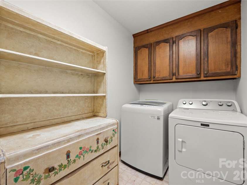 101 Magnolia Drive, Mount Holly, NC 28120.  MLS# CAR4407212, YatesRealty ID 40550. 