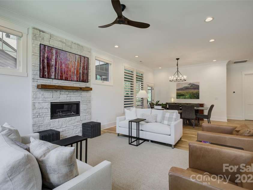 14140 Shelburne Village Drive, Charlotte, NC 28278.  MLS# CAR4308767, YatesRealty ID 40551. 