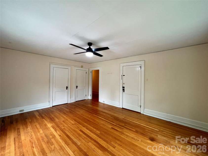 19 Saluda Street, Asheville, NC 28806.  MLS# CAR4405098, YatesRealty ID 40552. 