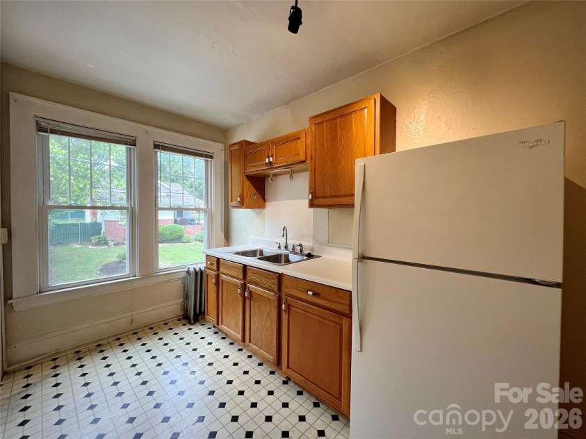 19 Saluda Street, Asheville, NC 28806.  MLS# CAR4405098, YatesRealty ID 40552. 