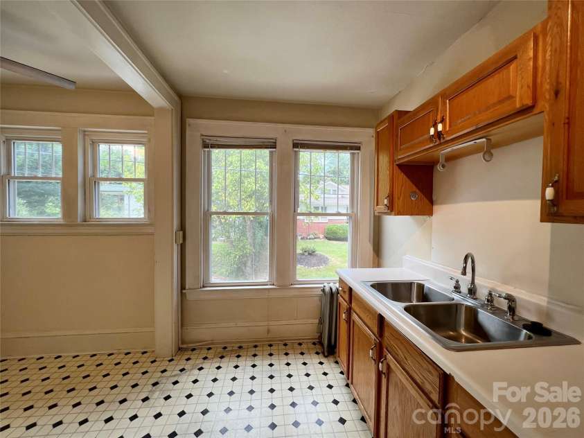 19 Saluda Street, Asheville, NC 28806.  MLS# CAR4405098, YatesRealty ID 40552. 