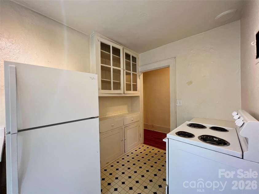 19 Saluda Street, Asheville, NC 28806.  MLS# CAR4405098, YatesRealty ID 40552. 