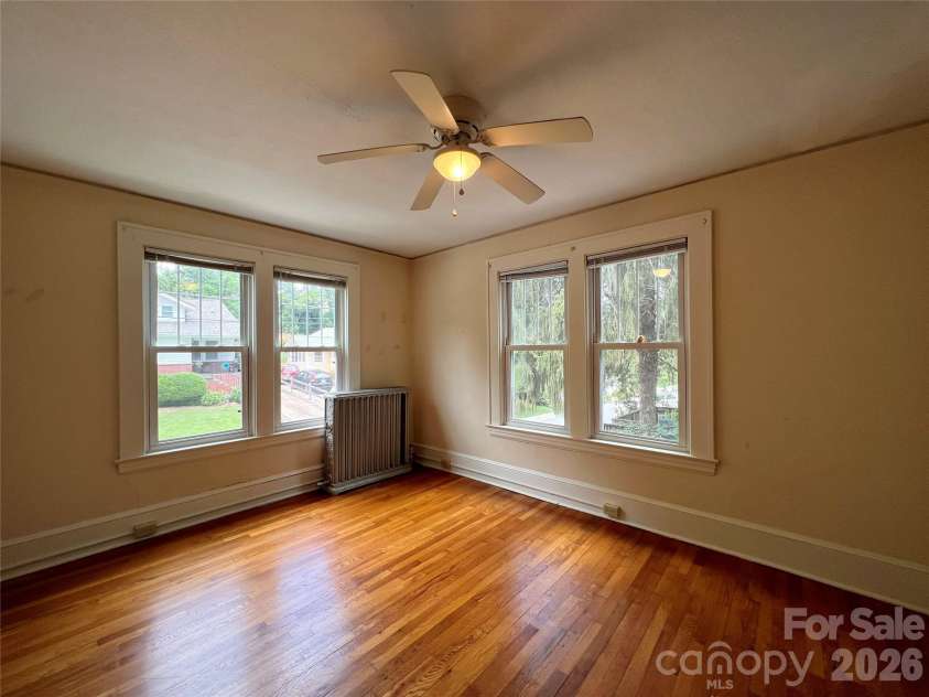 19 Saluda Street, Asheville, NC 28806.  MLS# CAR4405098, YatesRealty ID 40552. 