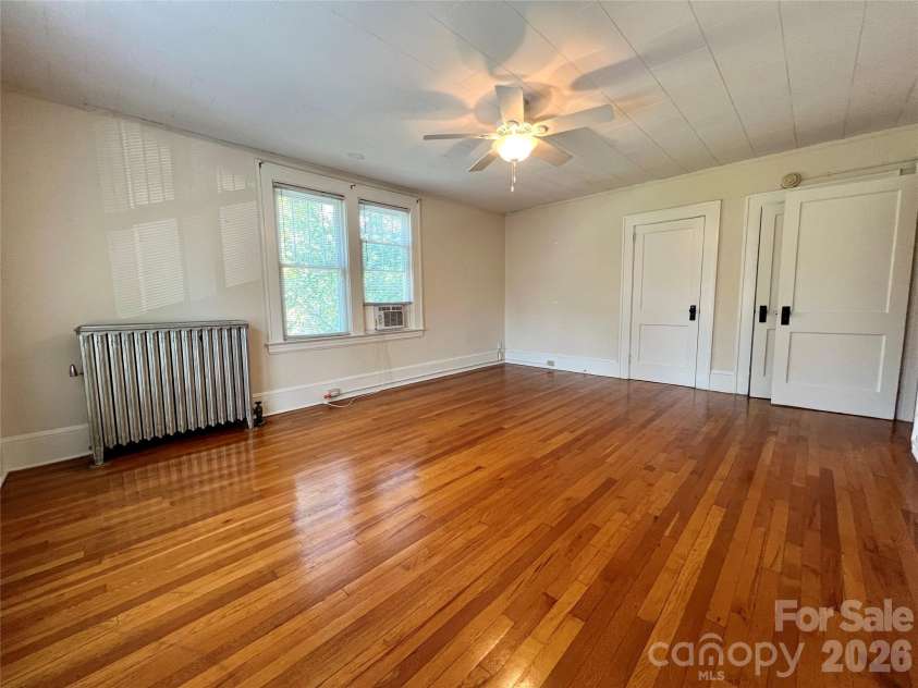 19 Saluda Street, Asheville, NC 28806.  MLS# CAR4405098, YatesRealty ID 40552. 