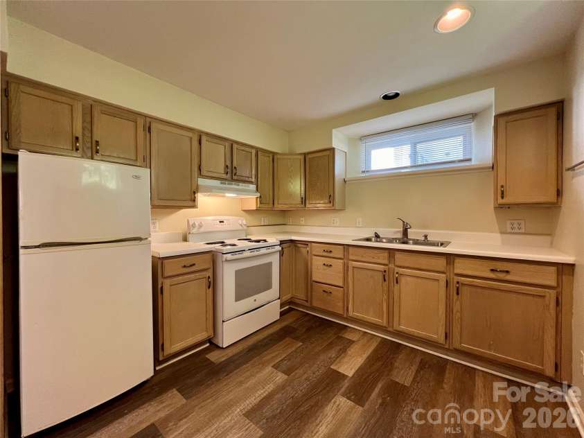 19 Saluda Street, Asheville, NC 28806.  MLS# CAR4405098, YatesRealty ID 40552. 
