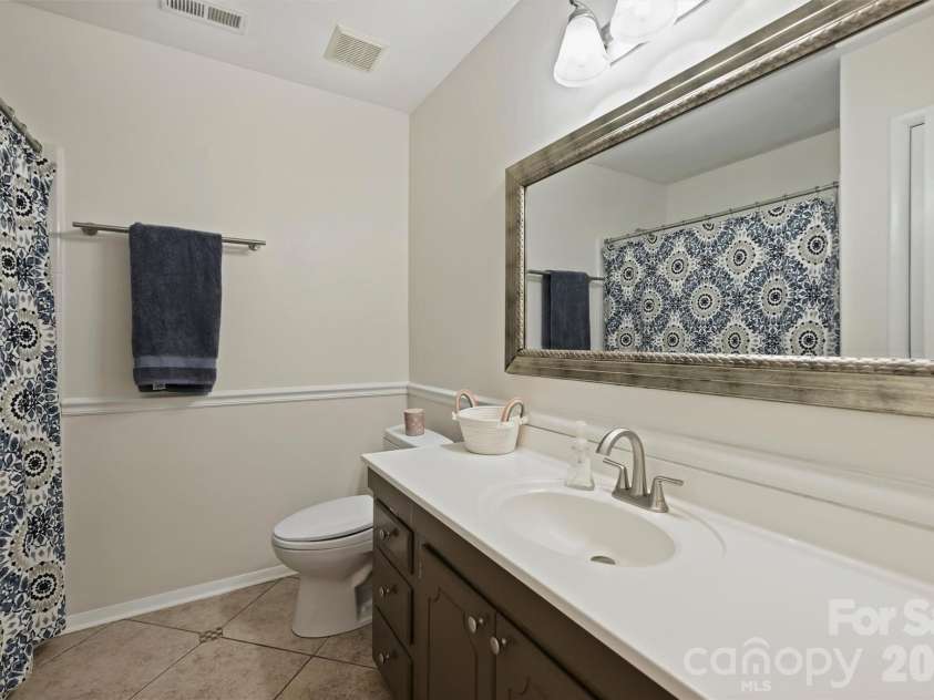 9301 Hinson Drive, Matthews, NC 28105.  MLS# CAR4405701, YatesRealty ID 40553. Hall bath