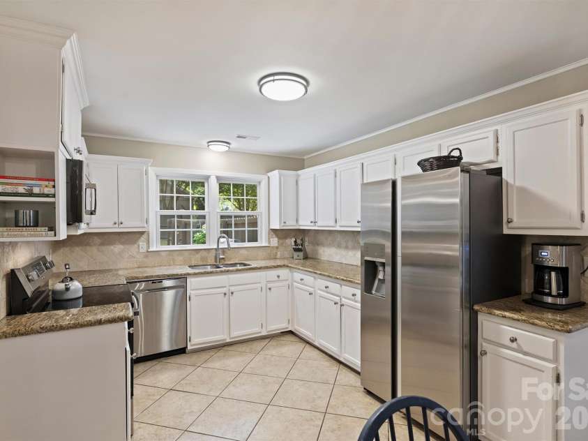 9301 Hinson Drive, Matthews, NC 28105.  MLS# CAR4405701, YatesRealty ID 40553. Kitchen