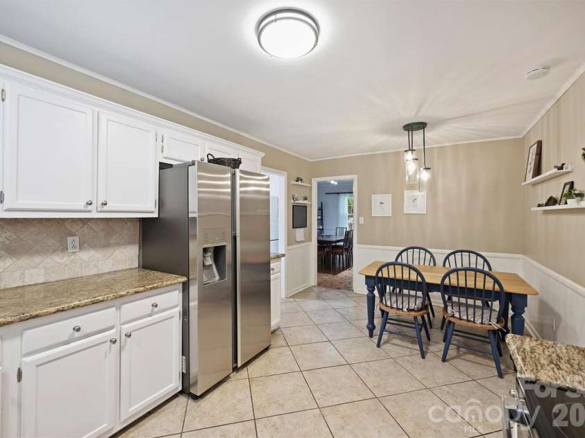 9301 Hinson Drive, Matthews, NC 28105.  MLS# CAR4405701, YatesRealty ID 40553. Kitchen