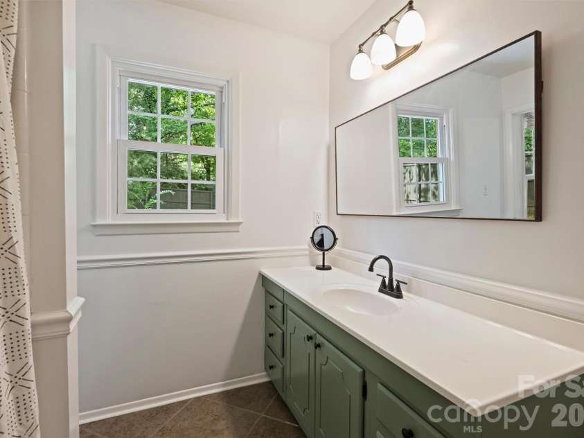 9301 Hinson Drive, Matthews, NC 28105.  MLS# CAR4405701, YatesRealty ID 40553. Primary bath