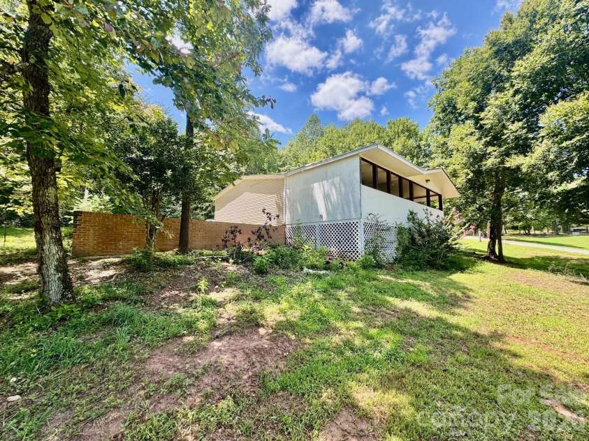 121 C & K Drive, Taylorsville, NC 28681.  MLS# CAR4360129, YatesRealty ID 40556. 