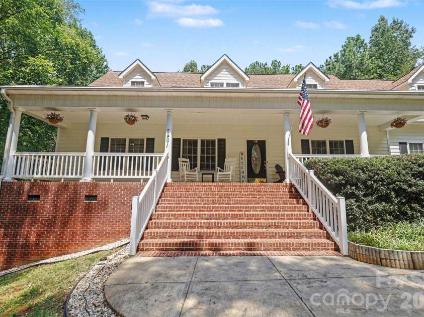 8401 Shelley Mullis Road, Fort Mill, SC 29707.  MLS# CAR4409649, YatesRealty ID 40557. 