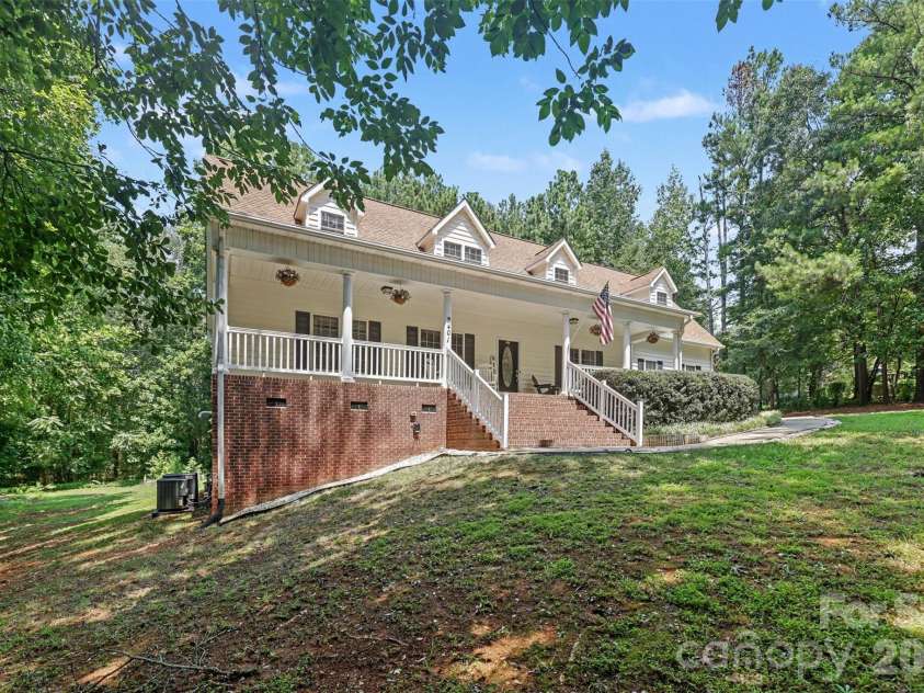 8401 Shelley Mullis Road, Fort Mill, SC 29707.  MLS# CAR4409649, YatesRealty ID 40557. 
