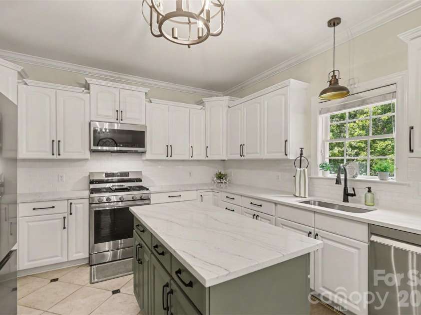 8401 Shelley Mullis Road, Fort Mill, SC 29707.  MLS# CAR4409649, YatesRealty ID 40557. 