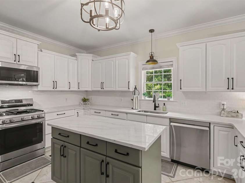 8401 Shelley Mullis Road, Fort Mill, SC 29707.  MLS# CAR4409649, YatesRealty ID 40557. 