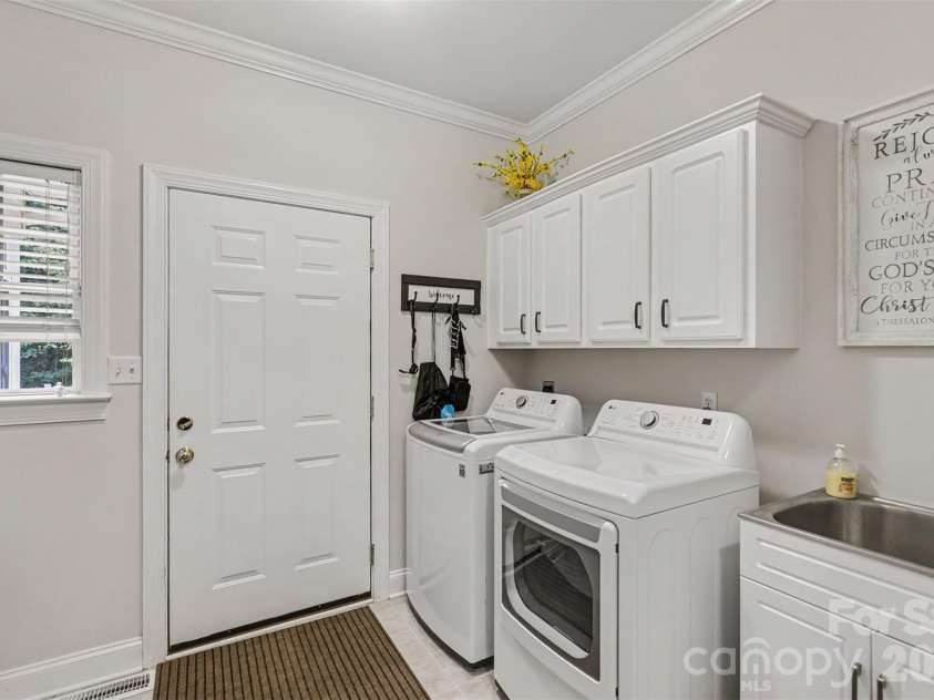 8401 Shelley Mullis Road, Fort Mill, SC 29707.  MLS# CAR4409649, YatesRealty ID 40557. 