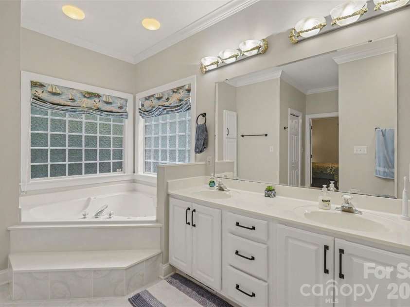 8401 Shelley Mullis Road, Fort Mill, SC 29707.  MLS# CAR4409649, YatesRealty ID 40557. 