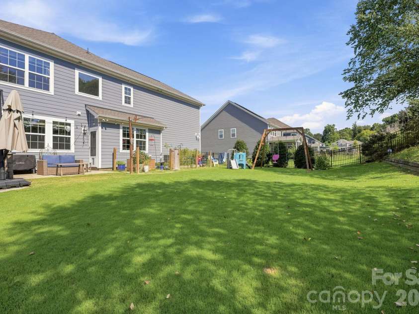 445 Hudson Place, Davidson, NC 28036.  MLS# CAR4407866, YatesRealty ID 40558. 