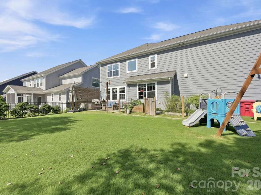 445 Hudson Place, Davidson, NC 28036.  MLS# CAR4407866, YatesRealty ID 40558. 