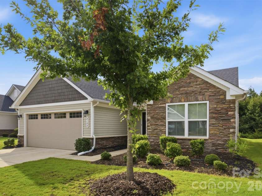 4104 Mackinnon Drive, Charlotte, NC 28214.  MLS# CAR4408194, YatesRealty ID 40559. 
