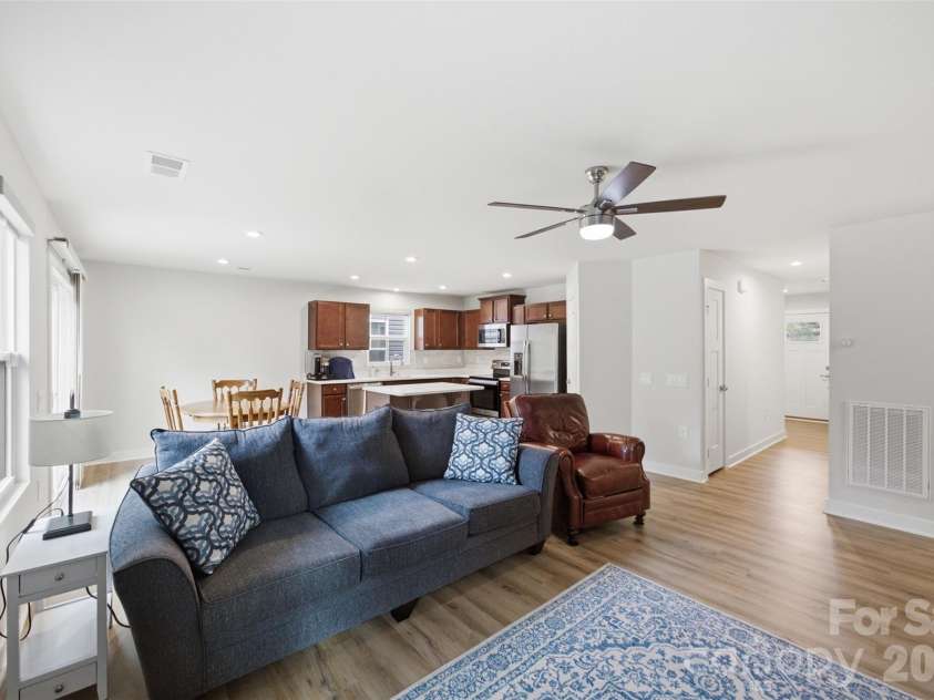 4104 Mackinnon Drive, Charlotte, NC 28214.  MLS# CAR4408194, YatesRealty ID 40559. 