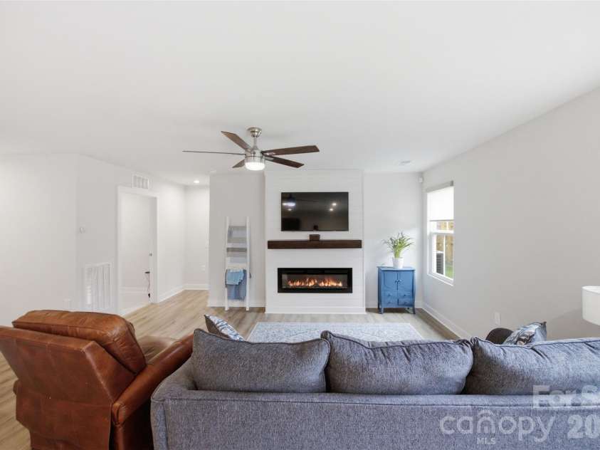 4104 Mackinnon Drive, Charlotte, NC 28214.  MLS# CAR4408194, YatesRealty ID 40559. 
