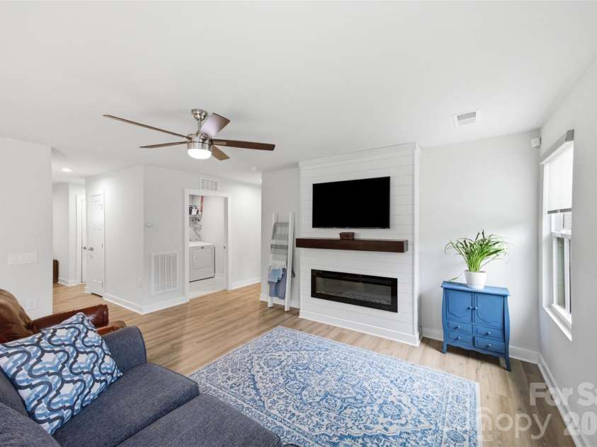 4104 Mackinnon Drive, Charlotte, NC 28214.  MLS# CAR4408194, YatesRealty ID 40559. 