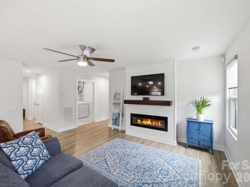 4104 Mackinnon Drive, Charlotte, NC 28214.  MLS# CAR4408194, YatesRealty ID 40559. 