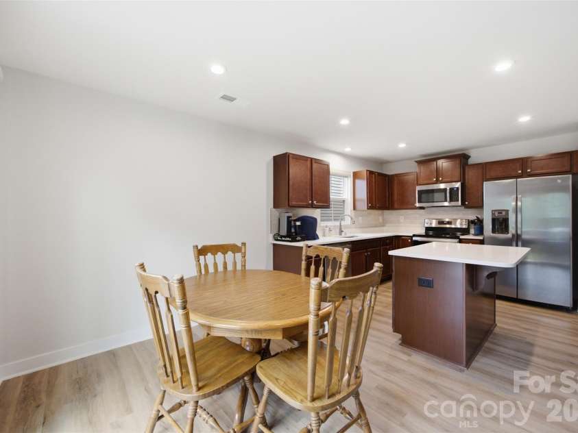4104 Mackinnon Drive, Charlotte, NC 28214.  MLS# CAR4408194, YatesRealty ID 40559. 