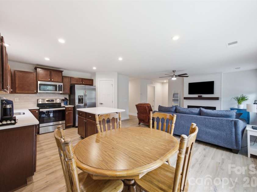 4104 Mackinnon Drive, Charlotte, NC 28214.  MLS# CAR4408194, YatesRealty ID 40559. 