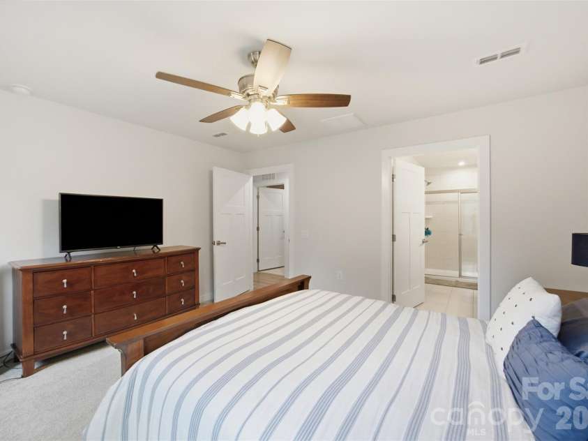 4104 Mackinnon Drive, Charlotte, NC 28214.  MLS# CAR4408194, YatesRealty ID 40559. 