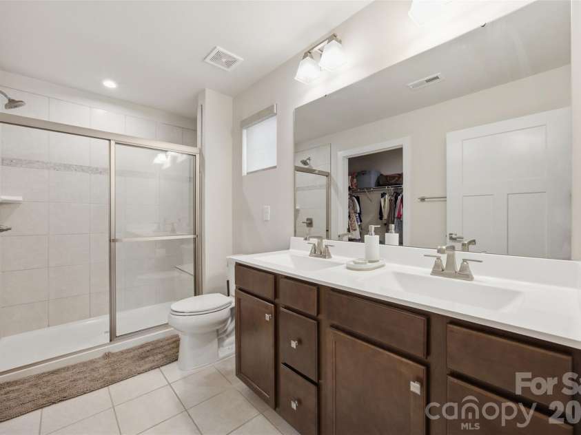 4104 Mackinnon Drive, Charlotte, NC 28214.  MLS# CAR4408194, YatesRealty ID 40559. 
