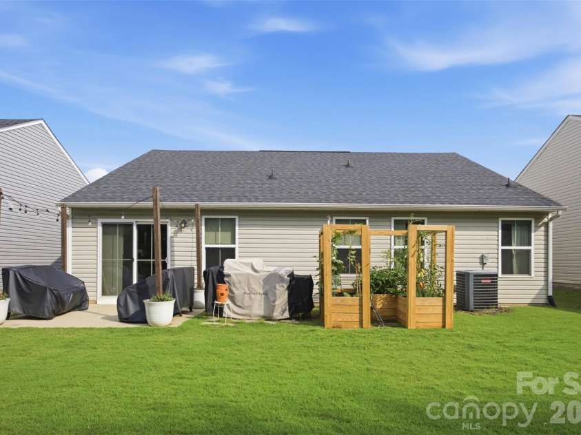 4104 Mackinnon Drive, Charlotte, NC 28214.  MLS# CAR4408194, YatesRealty ID 40559. 