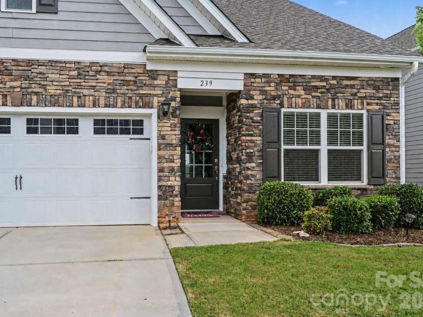 239 Sycamore Drive, Lancaster, SC 29720.  MLS# CAR4406079, YatesRealty ID 40561. 