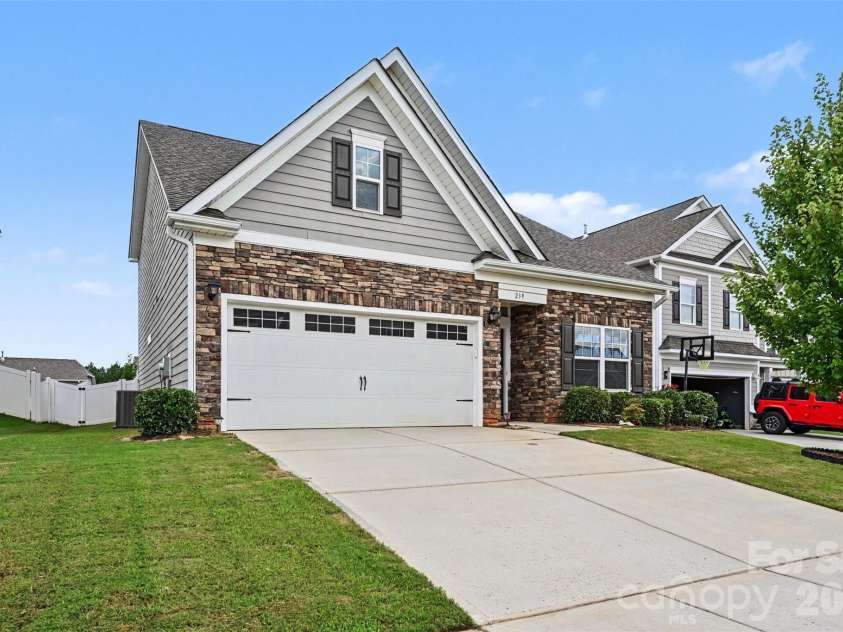 239 Sycamore Drive, Lancaster, SC 29720.  MLS# CAR4406079, YatesRealty ID 40561. 