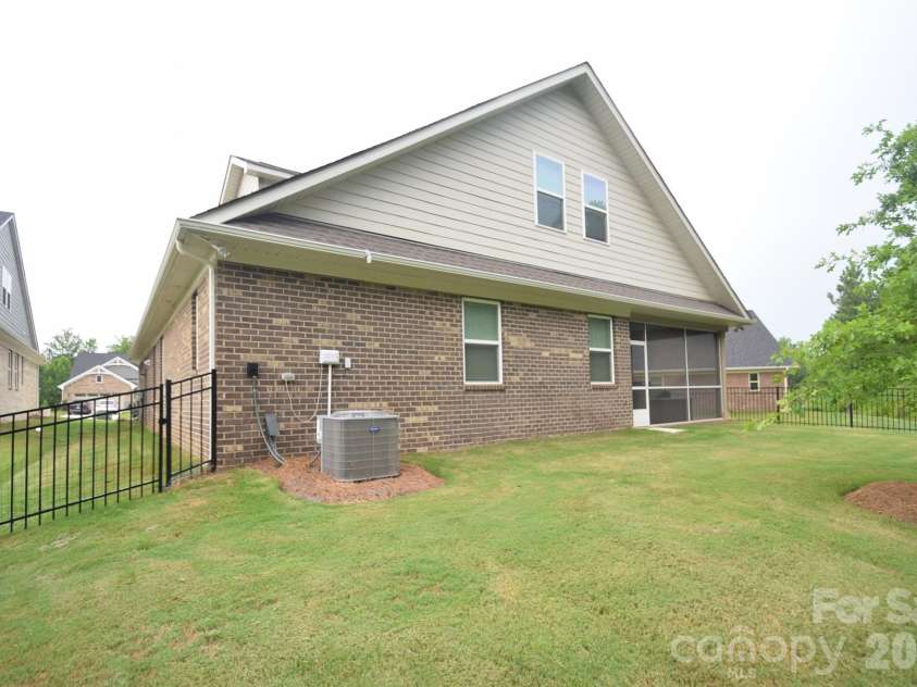 9654 Liberty Hill Drive, Mint Hill, NC 28227.  MLS# CAR4408915, YatesRealty ID 40562. 