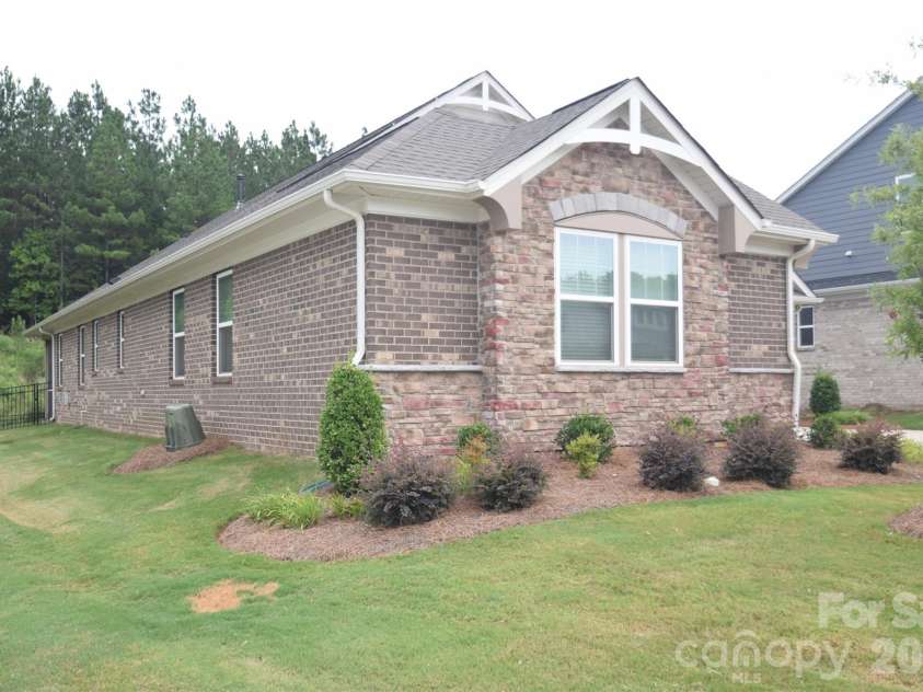 9654 Liberty Hill Drive, Mint Hill, NC 28227.  MLS# CAR4408915, YatesRealty ID 40562. 