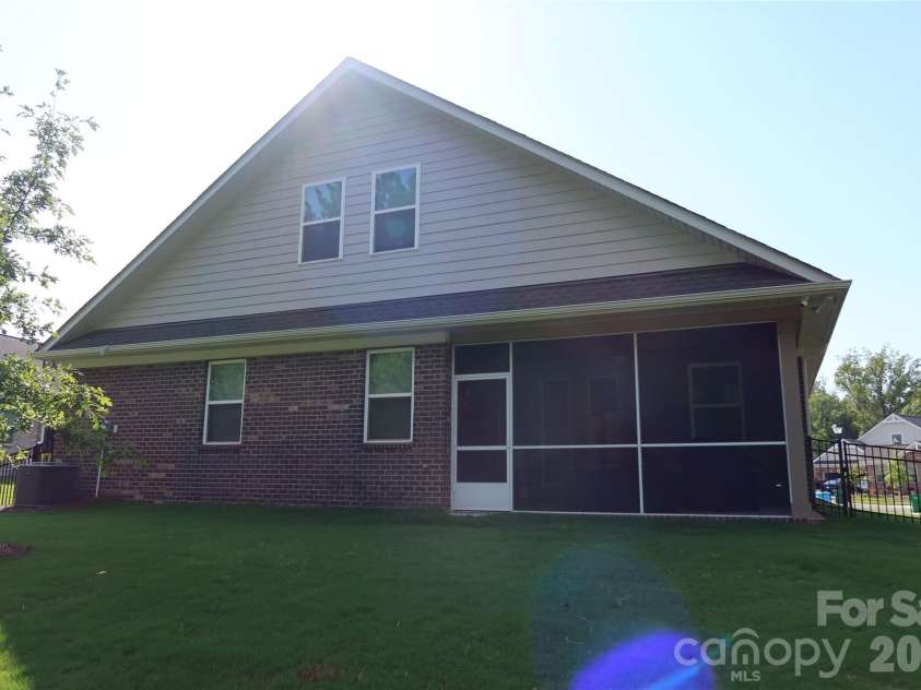 9654 Liberty Hill Drive, Mint Hill, NC 28227.  MLS# CAR4408915, YatesRealty ID 40562. 