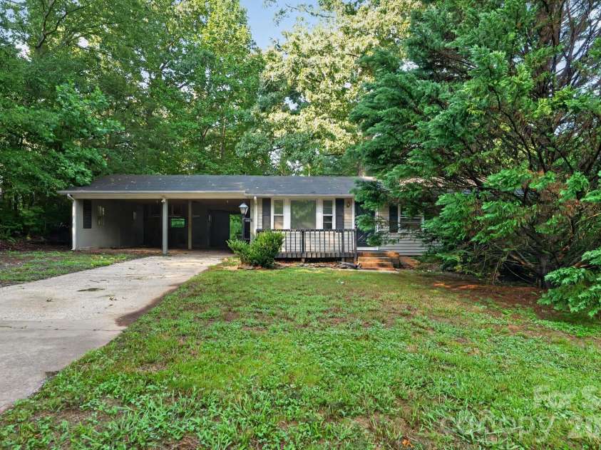 607 Texas Trail, Dallas, NC 28034.  MLS# CAR4409810, YatesRealty ID 40564. 