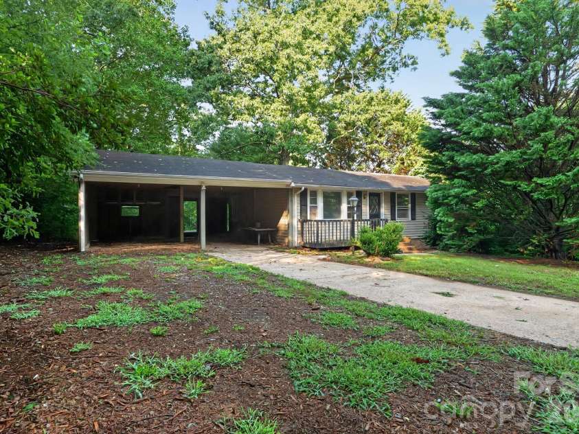607 Texas Trail, Dallas, NC 28034.  MLS# CAR4409810, YatesRealty ID 40564. 