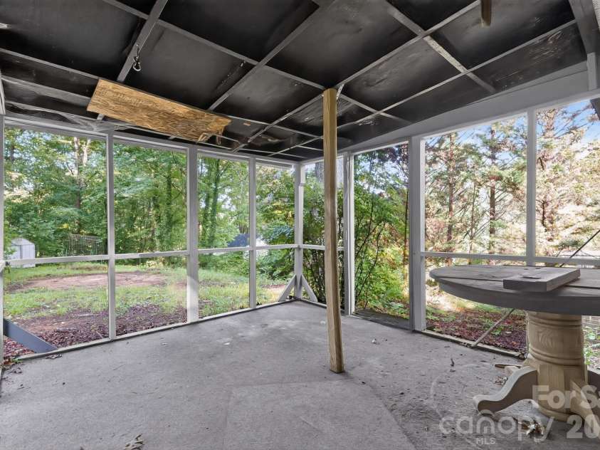 607 Texas Trail, Dallas, NC 28034.  MLS# CAR4409810, YatesRealty ID 40564. 