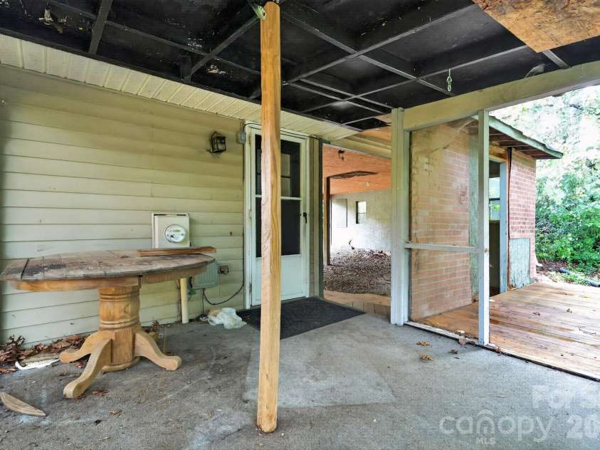 607 Texas Trail, Dallas, NC 28034.  MLS# CAR4409810, YatesRealty ID 40564. 