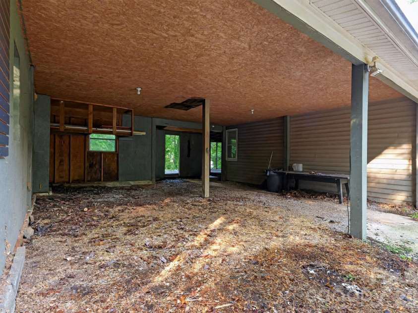 607 Texas Trail, Dallas, NC 28034.  MLS# CAR4409810, YatesRealty ID 40564. 