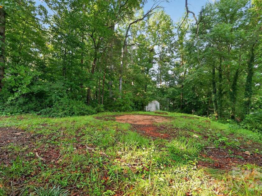 607 Texas Trail, Dallas, NC 28034.  MLS# CAR4409810, YatesRealty ID 40564. 