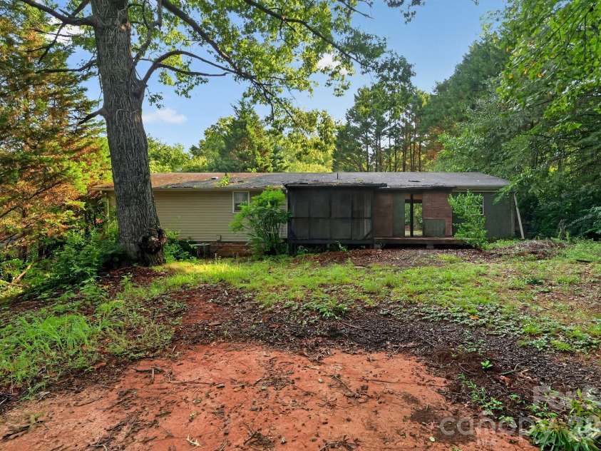 607 Texas Trail, Dallas, NC 28034.  MLS# CAR4409810, YatesRealty ID 40564. 