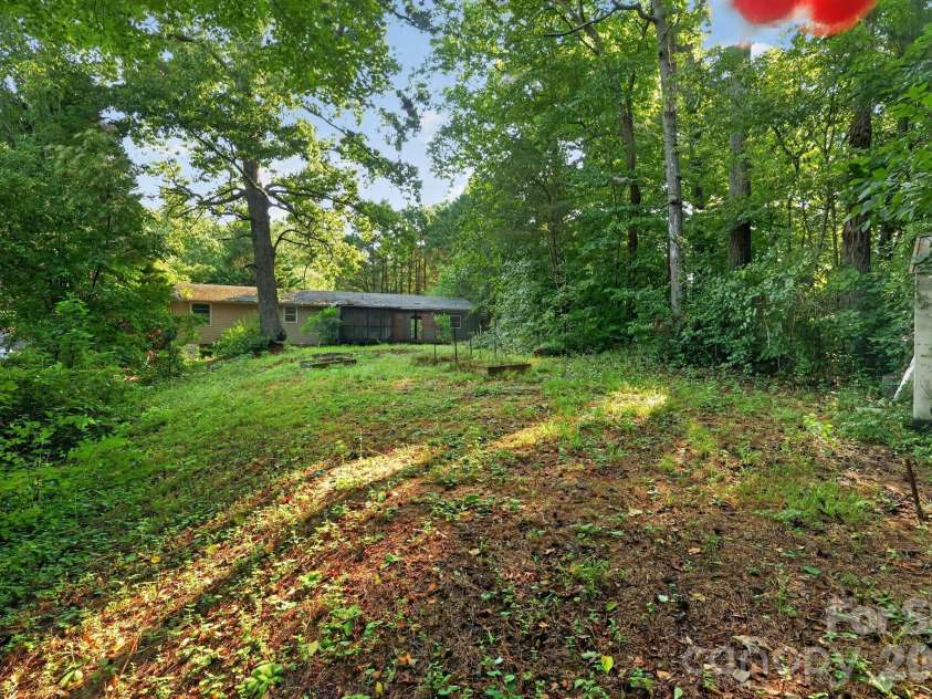 607 Texas Trail, Dallas, NC 28034.  MLS# CAR4409810, YatesRealty ID 40564. 