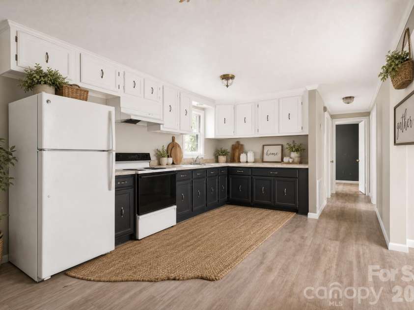 607 Texas Trail, Dallas, NC 28034.  MLS# CAR4409810, YatesRealty ID 40564. 