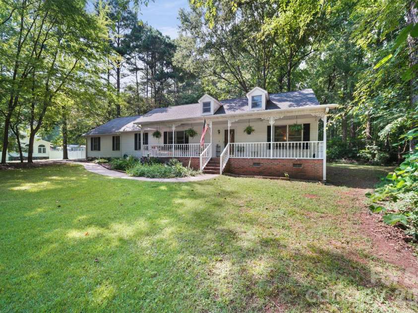 832 Old Cedar Circle, York, SC 29745.  MLS# CAR4407184, YatesRealty ID 40566. 