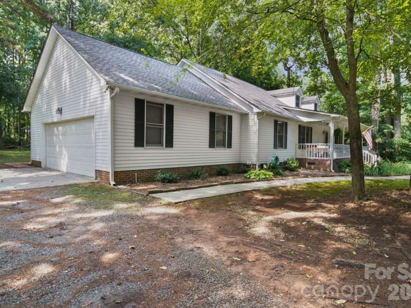 832 Old Cedar Circle, York, SC 29745.  MLS# CAR4407184, YatesRealty ID 40566. 