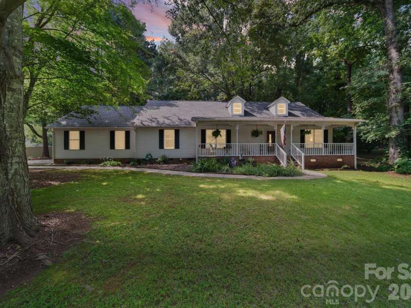 832 Old Cedar Circle, York, SC 29745.  MLS# CAR4407184, YatesRealty ID 40566. 