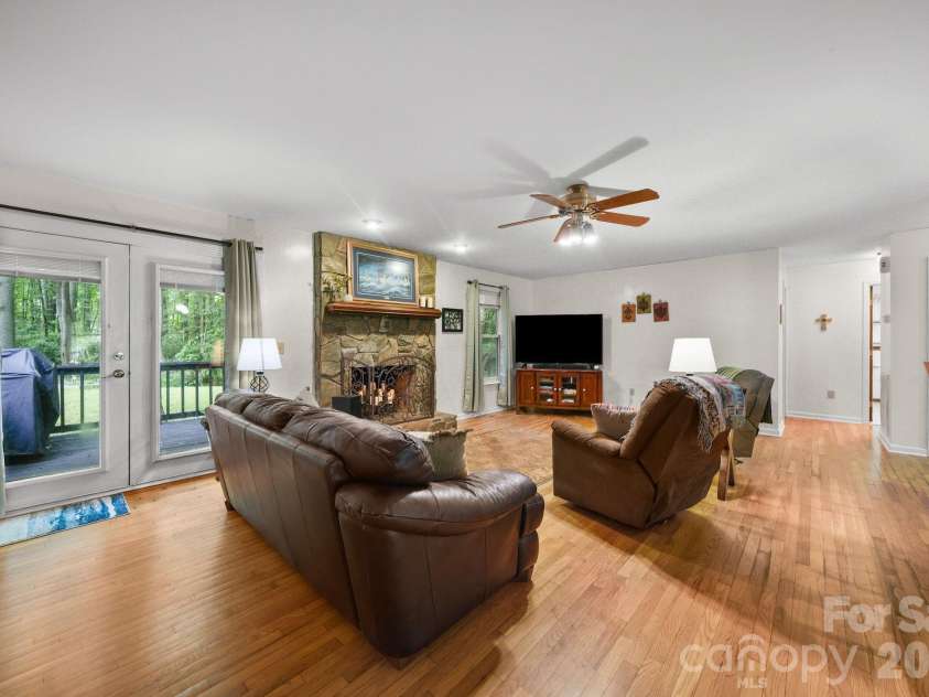 832 Old Cedar Circle, York, SC 29745.  MLS# CAR4407184, YatesRealty ID 40566. 
